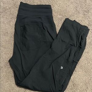 Lululemon street to studio size 6